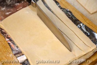 Колбаски на шпажках в слоеном тесте Колбаски на шпажках в слоеном тесте