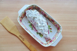 Морской окунь в сметане в духовке Морской окунь в сметане в духовке