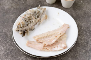 Салат с отварным окунем