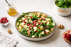 Салат с рукколой и гранатом Салат с рукколой и гранатом