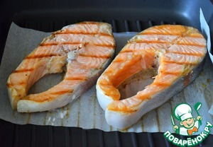 Лосось-гриль со сливочным зелёным горошком Лосось-гриль со сливочным зелёным горошком