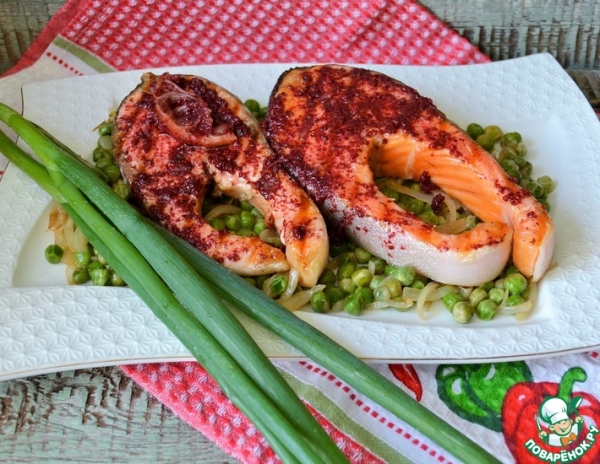 Лосось-гриль со сливочным зелёным горошком Лосось-гриль со сливочным зелёным горошком