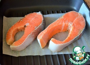 Лосось-гриль со сливочным зелёным горошком Лосось-гриль со сливочным зелёным горошком