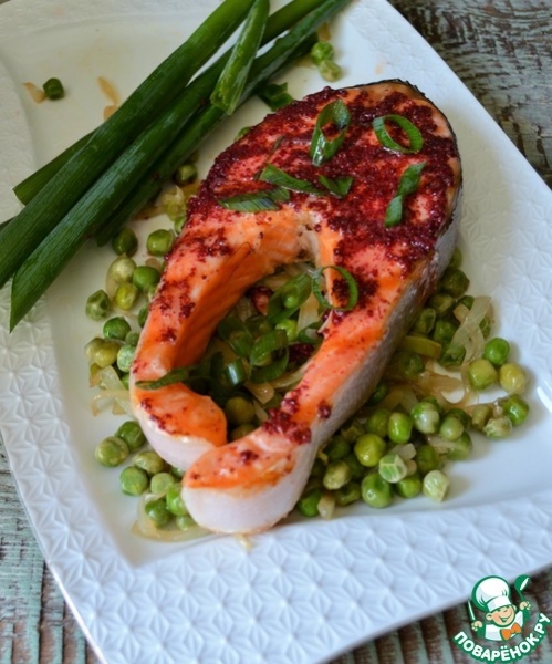 Лосось-гриль со сливочным зелёным горошком Лосось-гриль со сливочным зелёным горошком