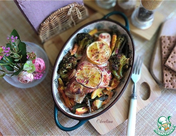 Морской окунь, запечённый с овощами