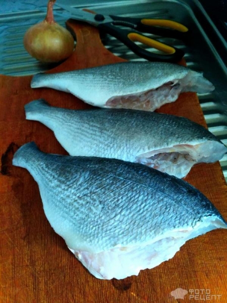 Рецепт: Дорада жареная - С луком и сметаной Рецепт: Дорада жареная - С луком и сметаной