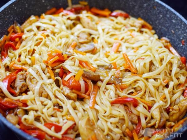 Рецепт: Лапша удон - С курицей, шампиньонами и овощами. Очень вкусное японское блюдо! Рецепт: Лапша удон - С курицей, шампиньонами и овощами. Очень вкусное японское блюдо!