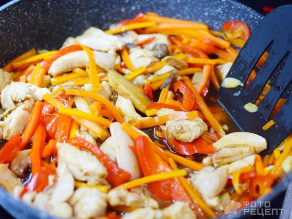 Рецепт: Лапша удон - С курицей, шампиньонами и овощами. Очень вкусное японское блюдо! Рецепт: Лапша удон - С курицей, шампиньонами и овощами. Очень вкусное японское блюдо!