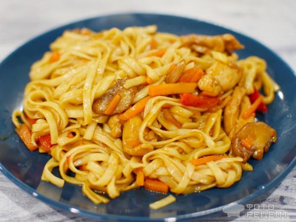 Рецепт: Лапша удон - С курицей, шампиньонами и овощами. Очень вкусное японское блюдо! Рецепт: Лапша удон - С курицей, шампиньонами и овощами. Очень вкусное японское блюдо!