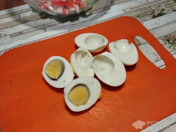 Рецепт: Легкий салат с крабовыми палочками - с добавлением сельдерея