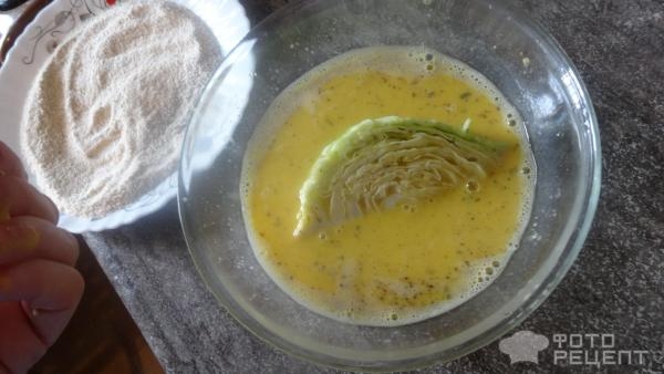 Рецепт: Молодая капуста, слайсы в сухарях - Нежное,вкусное блюдо. Рецепт: Молодая капуста, слайсы в сухарях - Нежное,вкусное блюдо.