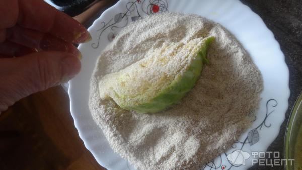 Рецепт: Молодая капуста, слайсы в сухарях - Нежное,вкусное блюдо. Рецепт: Молодая капуста, слайсы в сухарях - Нежное,вкусное блюдо.