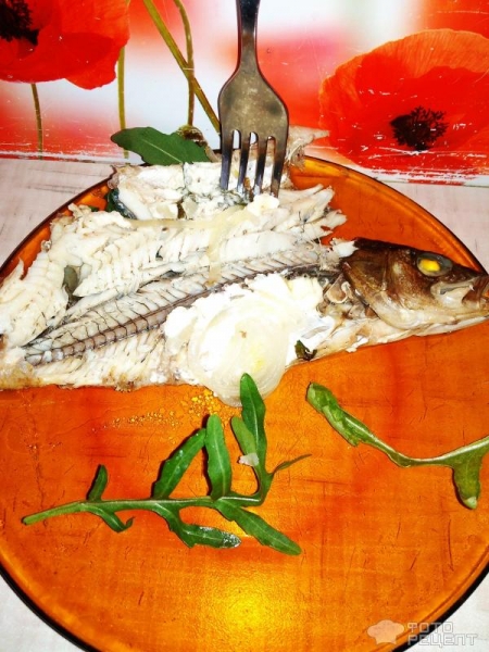 Рецепт: Окунь речной запеченый - "Ленивый" окунь с рукколой и луком, запеченный в пакете Рецепт: Окунь речной запеченый - "Ленивый" окунь с рукколой и луком, запеченный в пакете