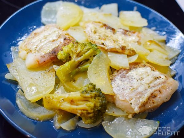 Рецепт: Пангасиус запеченый с картофелем - и брокколи. Вкусно и питательно! Рецепт: Пангасиус запеченый с картофелем - и брокколи. Вкусно и питательно!