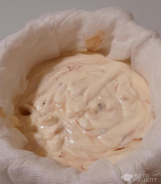 Рецепт: Пасха заварная - Пасха из двух видов творога, с шоколадными веточками вербы.