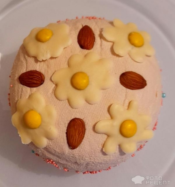 Рецепт: Пасха заварная - Пасха из двух видов творога, с шоколадными веточками вербы.