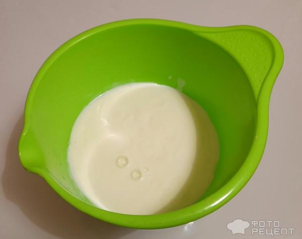 Рецепт: Пасхальные зайчики - Пасхальный декор за несколько минут. Кексы "Пасхальные зайчики" в микроволновке - быстро, просто и красиво.