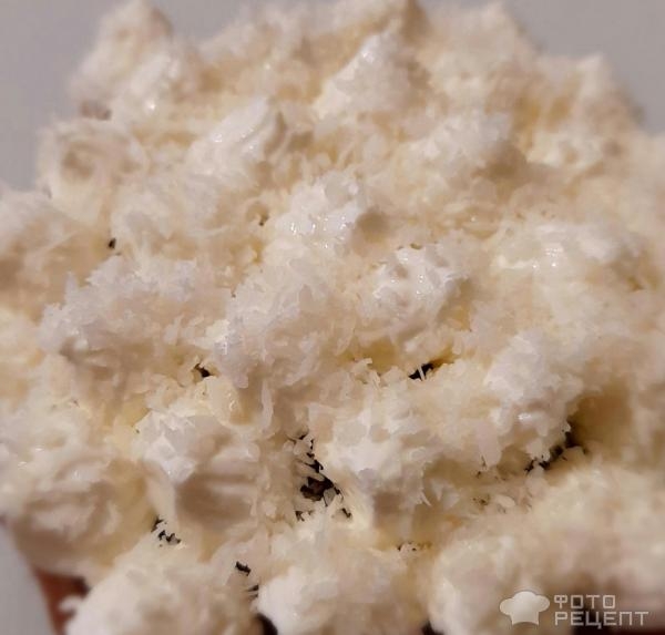 Рецепт: Пасхальные зайчики - Пасхальный декор за несколько минут. Кексы "Пасхальные зайчики" в микроволновке - быстро, просто и красиво.