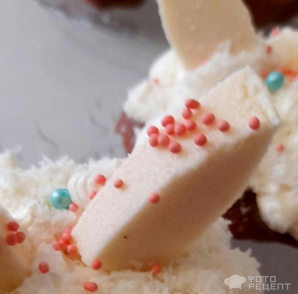 Рецепт: Пасхальные зайчики - Пасхальный декор за несколько минут. Кексы "Пасхальные зайчики" в микроволновке - быстро, просто и красиво.