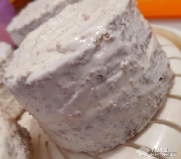 Рецепт: Пирожные пасхальные - Домашние пирожные к Пасхе, оформление пирожных масляным кремом, пасхальный декор своими руками.