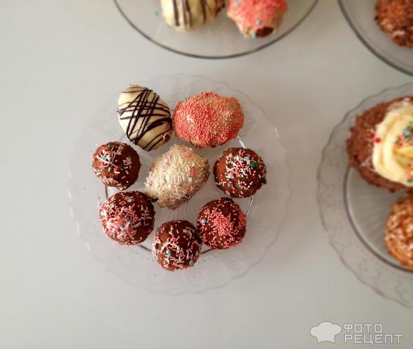 Рецепт: Пирожные пасхальные - Домашние пирожные к Пасхе, оформление пирожных масляным кремом, пасхальный декор своими руками.