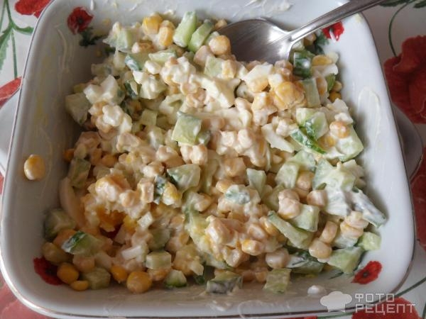 Рецепт: Салат из огурца с яйцом и кукурузой - заправленный майонезом