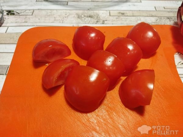 Рецепт: Салат с ананасами - помидорами и зеленью