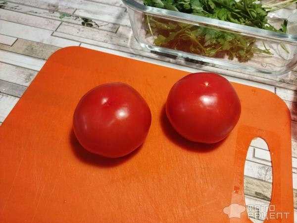 Рецепт: Салат с ананасами - помидорами и зеленью