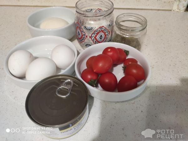 Рецепт: Салат с тунцом и помидорами - в моем исполнении.