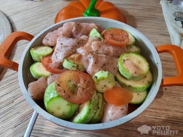 Рецепт: Запеченная в рукаве курица с овощами - ПП-рецепт, всего 3 ингредиента Рецепт: Запеченная в рукаве курица с овощами - ПП-рецепт, всего 3 ингредиента