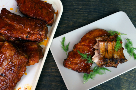 Свиные рёбрышки в карамельной глазури с дымком Свиные рёбрышки в карамельной глазури с дымком