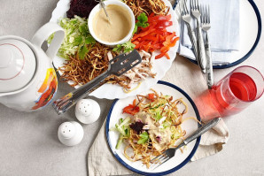 Салат с картошкой фри Салат с картошкой фри