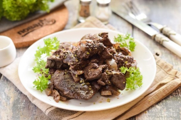 Куриная печень с медом и луком