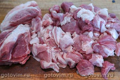 Свинина по-гречески, тушенная с сельдереем и зеленым луком в соусе авголемоно Свинина по-гречески, тушенная с сельдереем и зеленым луком в соусе авголемоно