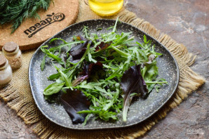 Салат с красной рыбой и шампиньонами