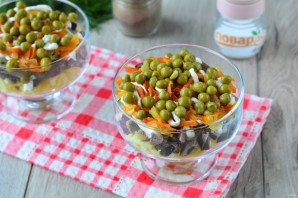 Слоеный салат с сердцем Слоеный салат с сердцем