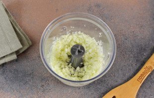 Говяжья печень тушеная с сельдереем