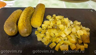 Легкий салат из куриных сердечек с маринованными огурцами Легкий салат из куриных сердечек с маринованными огурцами