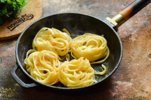 Гнезда с сосисками Гнезда с сосисками