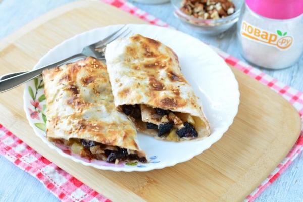 Рулет из лаваша с черносливом Рулет из лаваша с черносливом