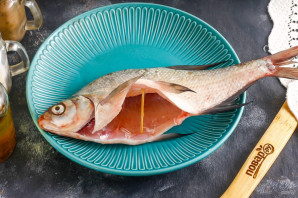 Лещ в соли в духовке