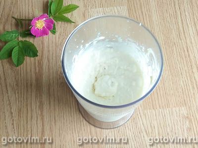 Творожный десерт с жимолостью и кокосовой стружкой Творожный десерт с жимолостью и кокосовой стружкой