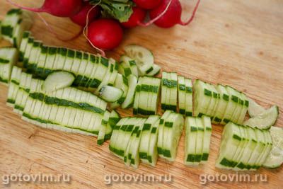 Салат из редиски с огурцом, яйцом и плавленым сырком