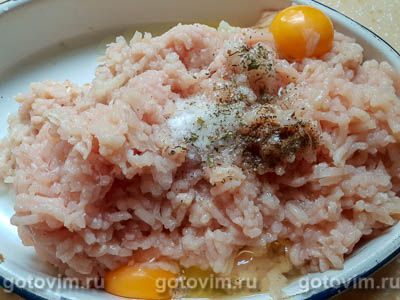Мясной хлеб из куриного филе с кусочками пассаты из помидоров