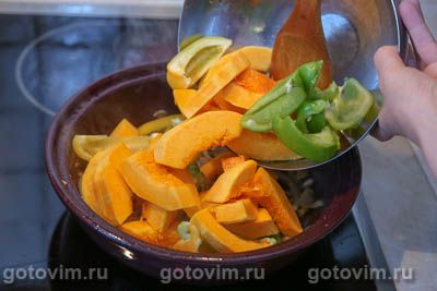 Тажин из свиной грудинки с тыквой и сладким перцем Тажин из свиной грудинки с тыквой и сладким перцем