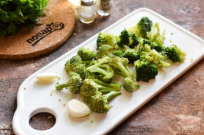 Куриная печень с брокколи Куриная печень с брокколи