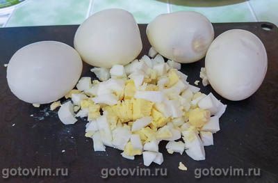 Легкий салат из куриных сердечек с маринованными огурцами Легкий салат из куриных сердечек с маринованными огурцами