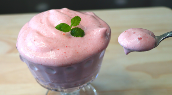 Клубничный десерт из трех ингредиентов, пошаговый рецепт с фото Клубничный десерт из трех ингредиентов, пошаговый рецепт с фото