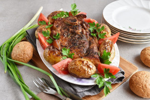 Запеченная свиная лопатка Запеченная свиная лопатка