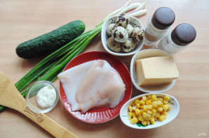 Салат с кальмарами и перепелиными яйцами Салат с кальмарами и перепелиными яйцами